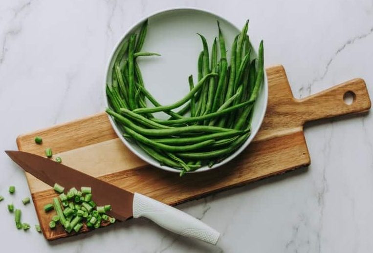 What are the benefits of feeding green beans to rabbits?