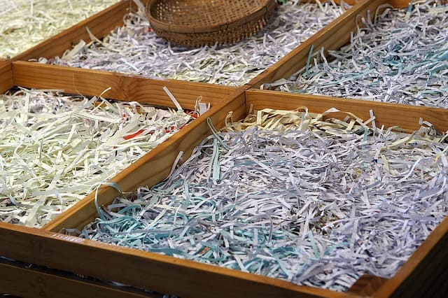 can you use shredded paper for rabbit bedding