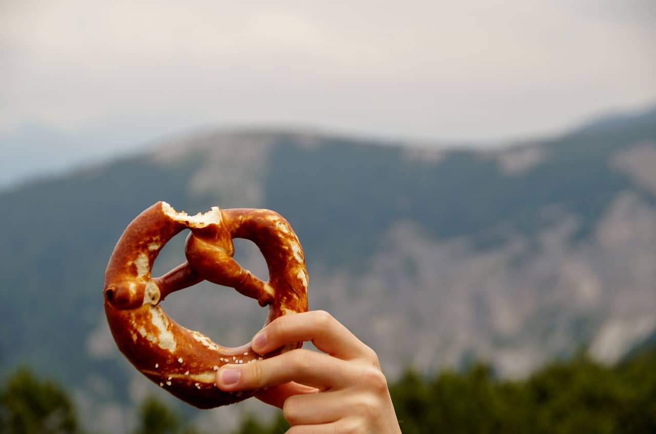 A person holding a pretzel. Can rabbits eat pretzels