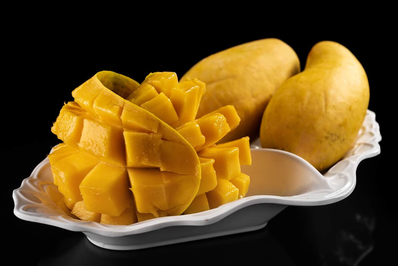 Fresh mangoes on a white plate. Can rabbits eat mangoes